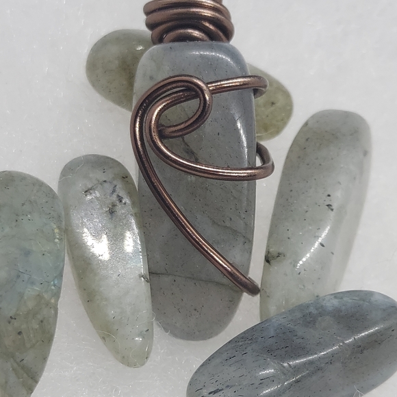 Labradorite wire wrapped pendent - Picture 3 of 4